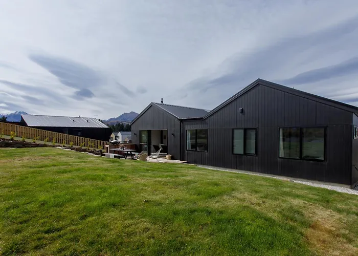 Luxury Lindis Lookout Holiday home